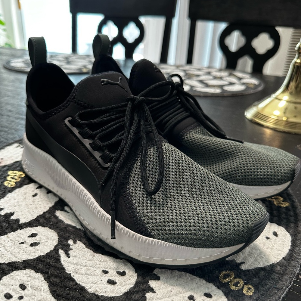 Puma Men's Black and Green Sneakers (only worn once)